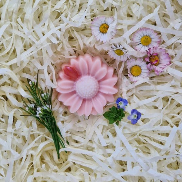 Marguerite musc blanc Fondant parfumé Musc Blanc, inspiré de la pureté et des notes florales musquées pour une ambiance douce et élégante