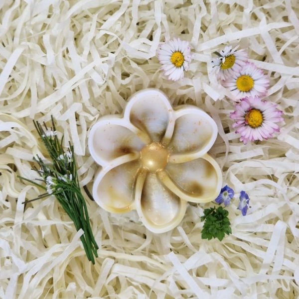 Monoi vanillé Fondant parfumé Monoï Vanillé en fleur de tiaré – senteur noix de coco, fleurs blanches et vanille