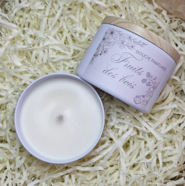 Bougie fruits des bois Bougie parfumée Fruits des Bois – cire végétale coulée dans une boîte en métal avec couvercle bois