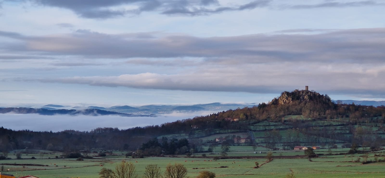 Paysage paisible de la Haute-Loire, source d'inspiration pour Ptitebulle de Senteurs