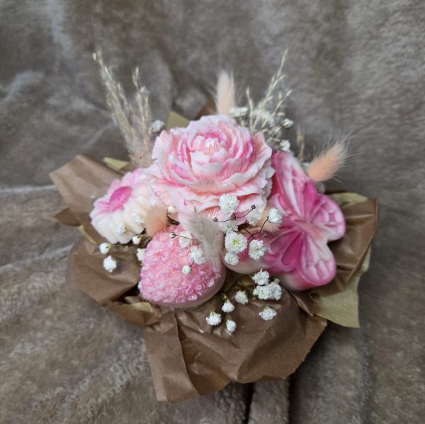 WhatsApp Image 2026-01-10 at 17.20.34 Bouquet de fondants parfumés artisanaux en forme de fleurs roses, fait main, senteur au choix Fleur de Coton, Mûre Myrtille, Cocktail Japonais ou Monoï Vanillé